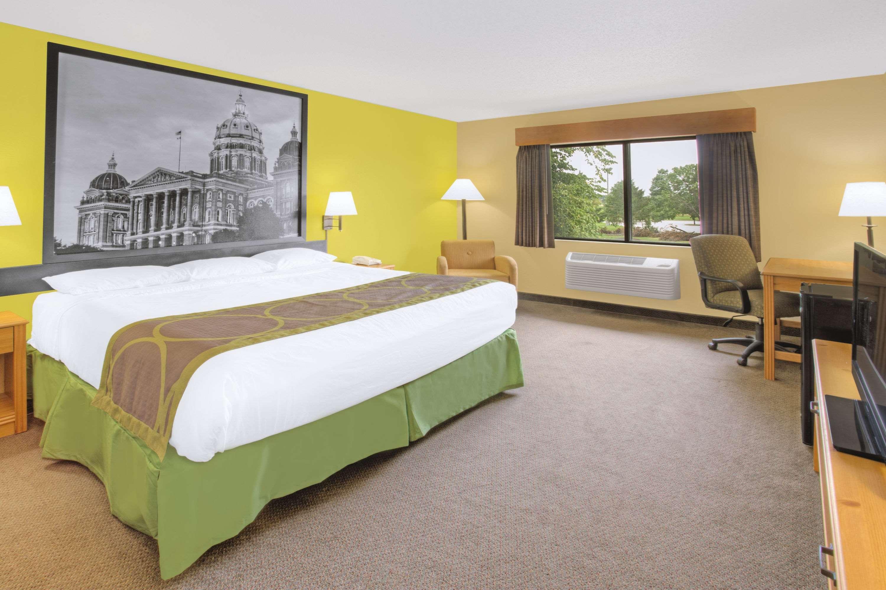 Super 8 By Wyndham Davenport Hotell Exteriör bild