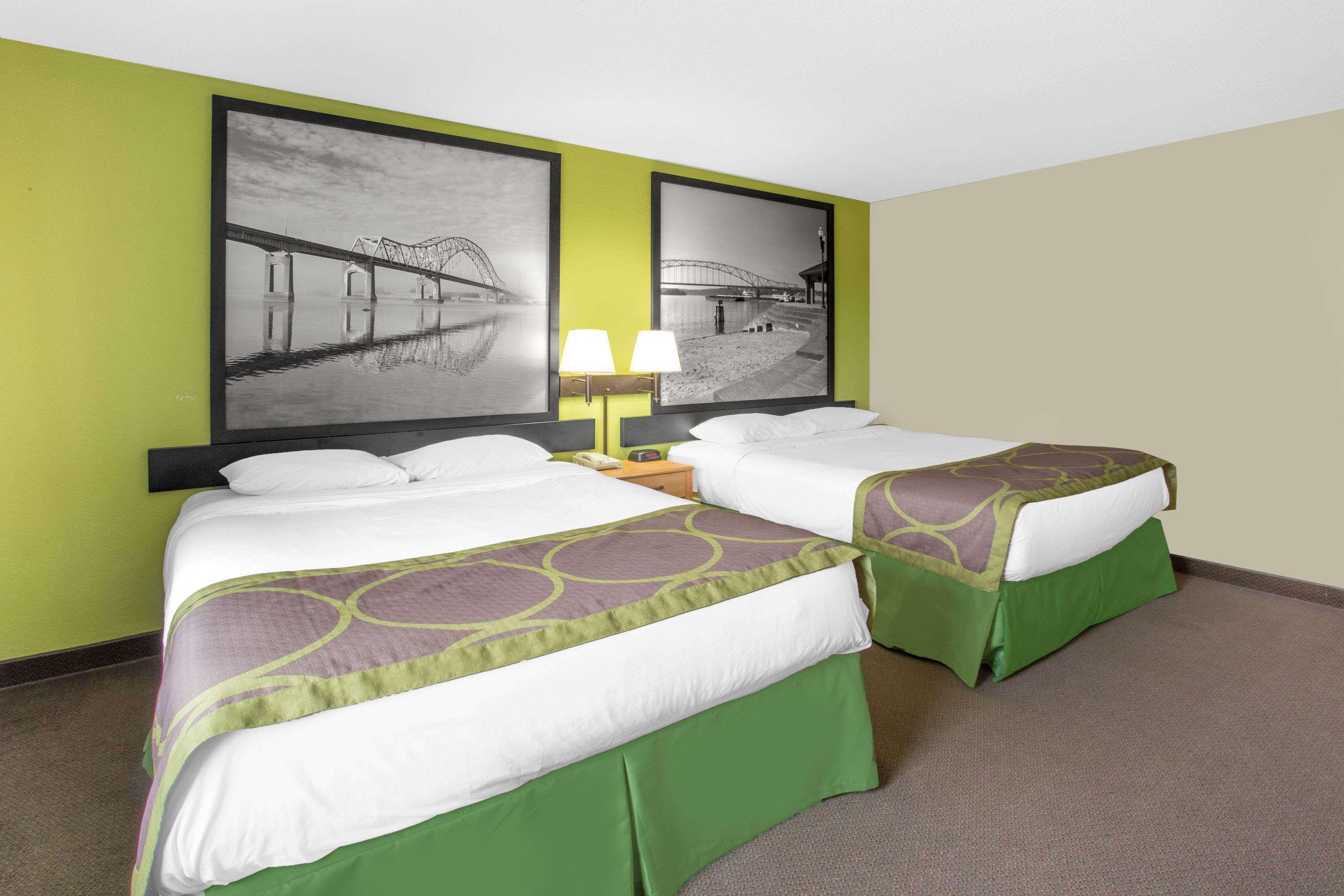 Super 8 By Wyndham Davenport Hotell Exteriör bild