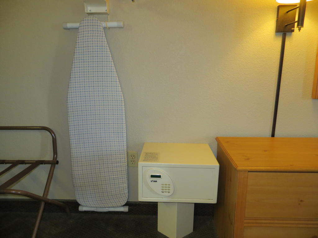 Super 8 By Wyndham Davenport Hotell Rum bild